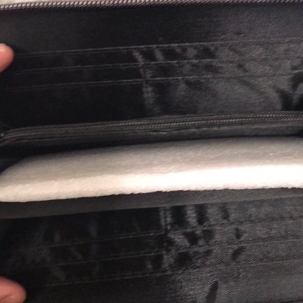 Wallets - Picture 4 of 9